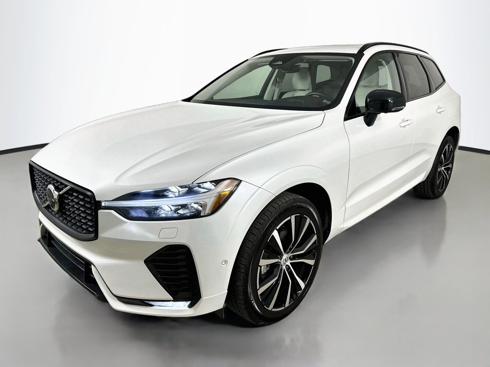 Certified 2024 Volvo XC60 B5 Plus w/ Climate Package AWD/4WD image 1