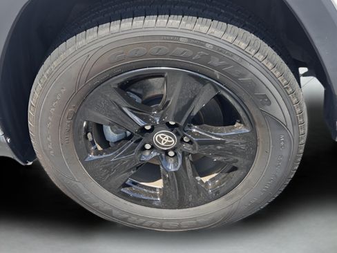 Certified 2025 Toyota RAV4 XLE FWD image 26