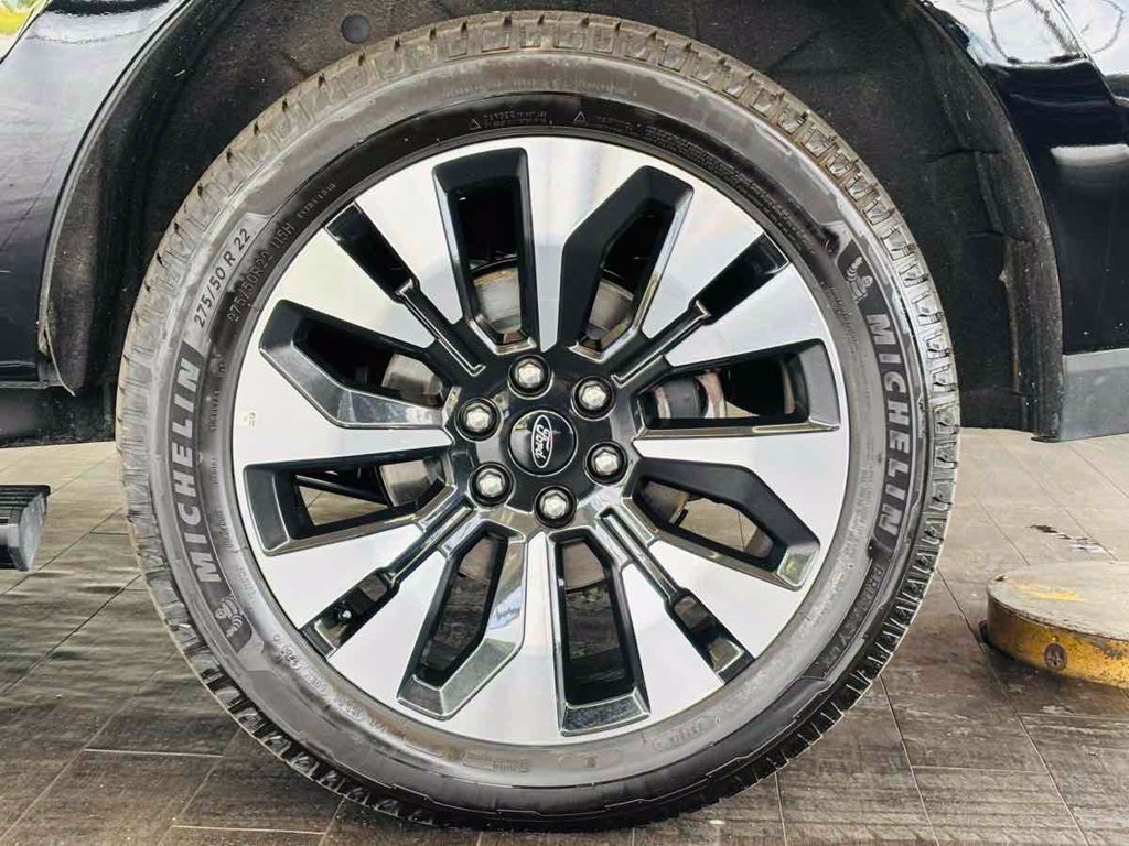 Used 2025 Ford Expedition Platinum w/ Driver's Package AWD/4WD image 29