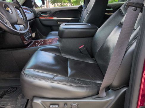 Used 2011 Chevrolet Suburban LTZ AWD/4WD image 16