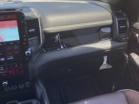 Used 2025 RAM 1500 Limited AWD/4WD image 15