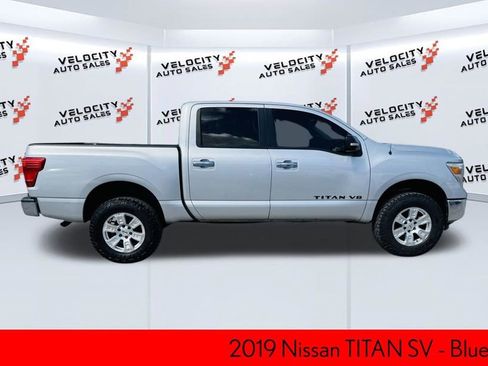 Used 2019 Nissan Titan SV image 2