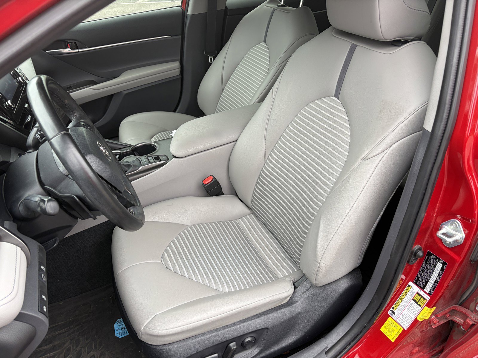 Used 2023 Toyota Camry SE FWD image 11