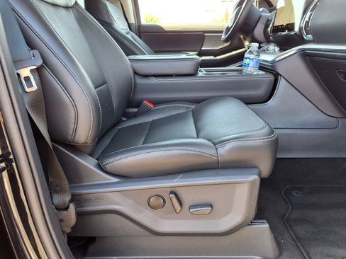 Certified 2025 Ford Expedition Platinum AWD/4WD image 11