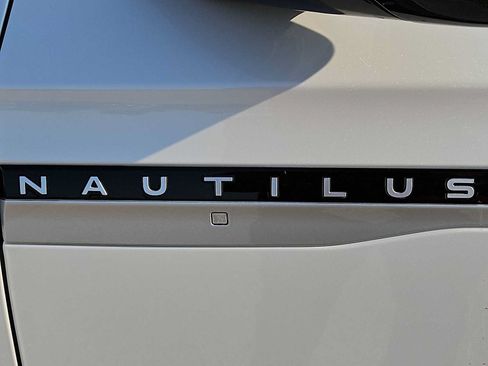 Used 2024 Lincoln Nautilus Reserve w/ Equipment Group 202A AWD/4WD image 11
