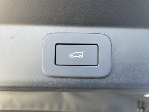 Certified 2025 Land Rover Range Rover Sport AWD/4WD image 38