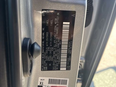 Used 2025 Toyota Highlander Limited AWD/4WD image 33