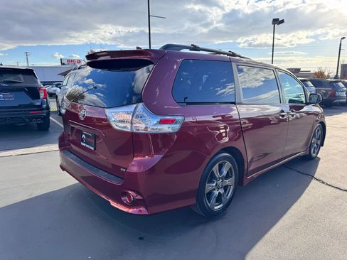 Used 2018 Toyota Sienna SE Premium image 4
