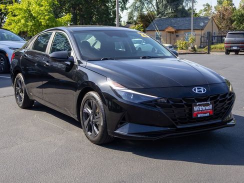 Certified 2023 Hyundai Elantra SEL w/ Preferred Accessory Package FWD image 5