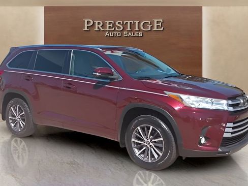 Used 2018 Toyota Highlander XLE AWD/4WD image 32