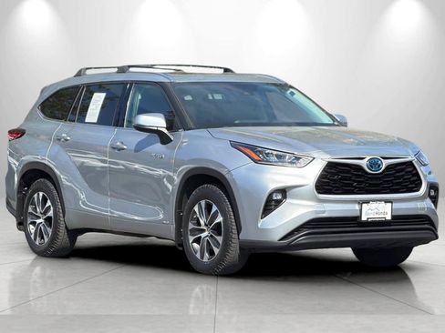 Used 2020 Toyota Highlander XLE AWD/4WD image 9