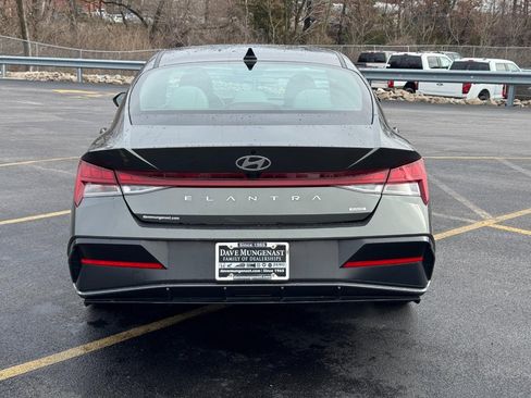 Used 2025 Hyundai Elantra Limited FWD image 6