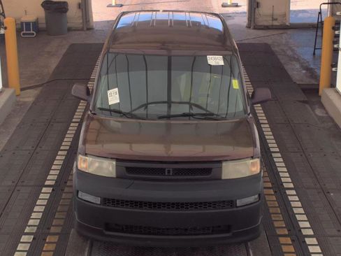 Used 2005 Scion xB image 2