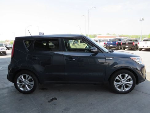 Used 2016 Kia Soul ! w/ Premium Package image 8