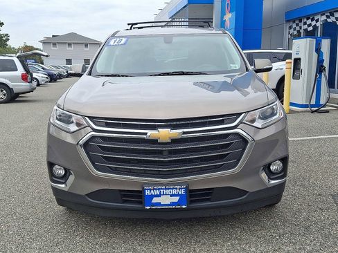 Used 2018 Chevrolet Traverse LT image 2