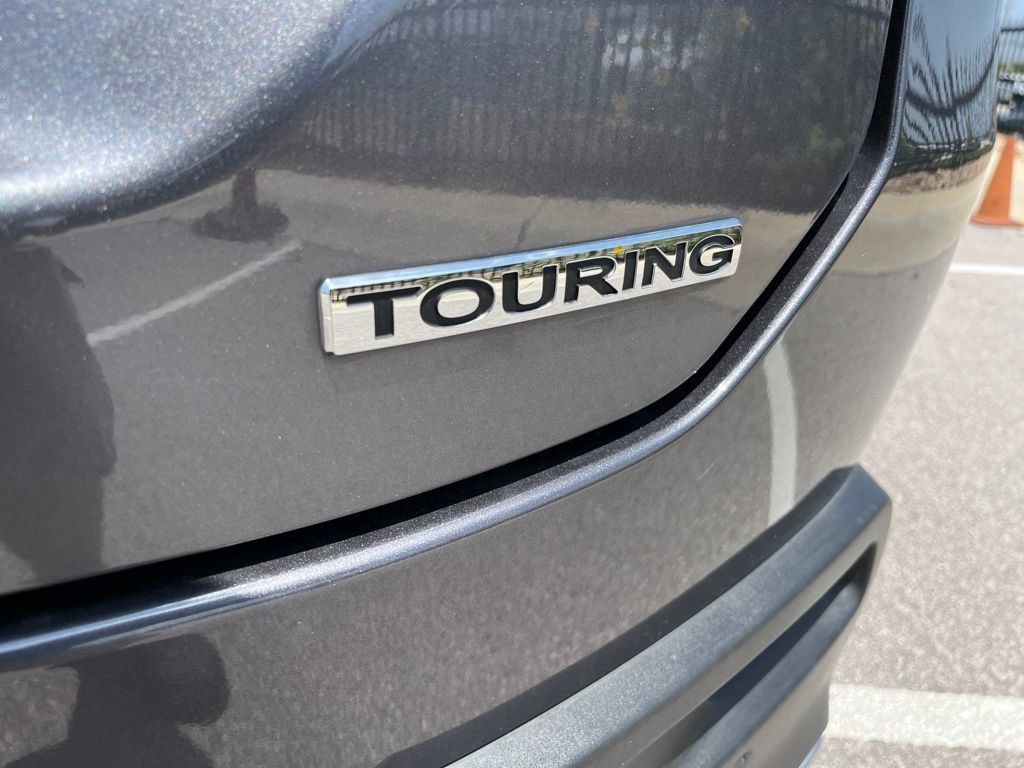 Used 2025 Honda Pilot Touring image 9