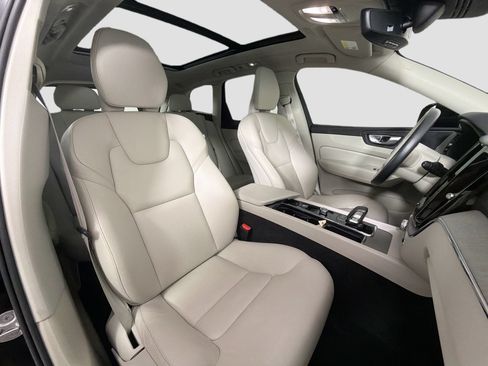 Certified 2024 Volvo XC60 B5 Plus w/ Protection Package Premier AWD/4WD image 27