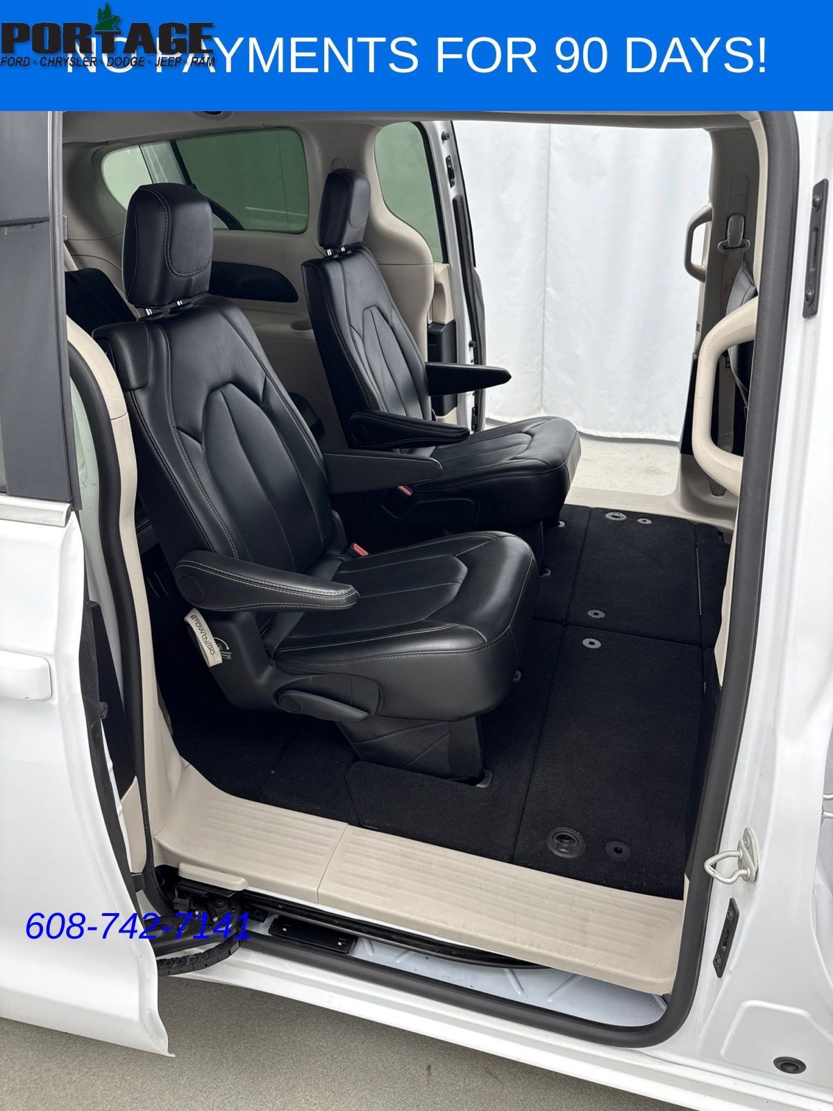 Used 2024 Chrysler Pacifica Touring-L FWD image 24