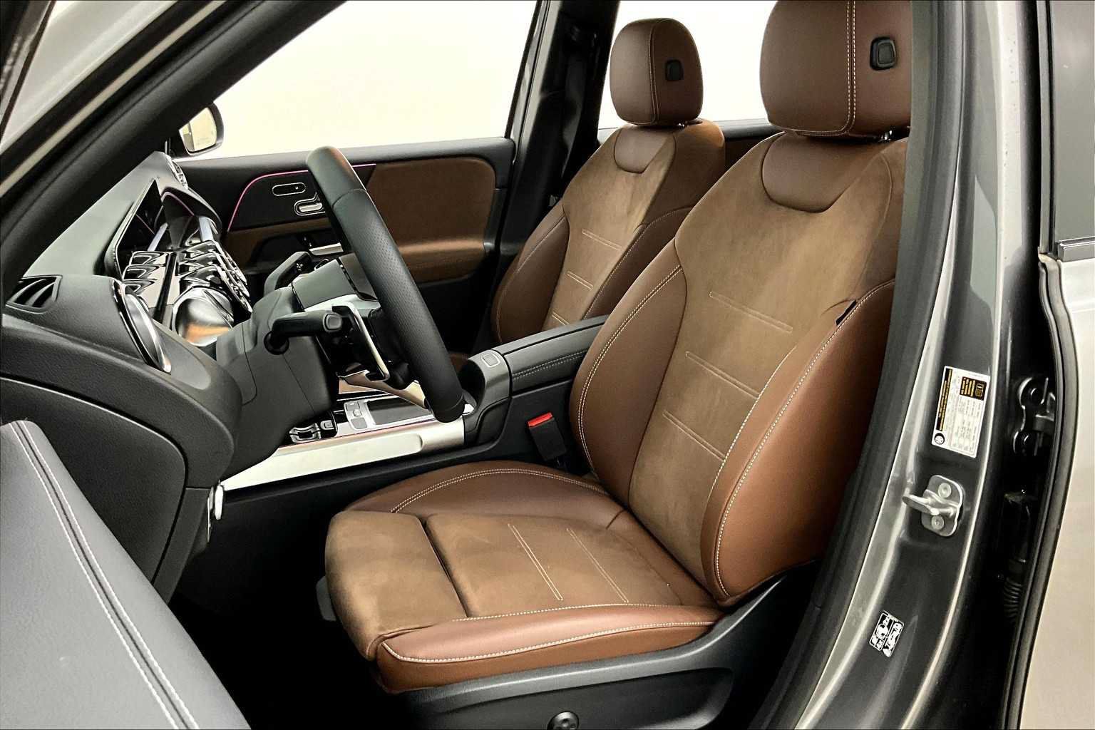 Certified 2025 Mercedes-Benz GLB 35 AMG 4MATIC image 9