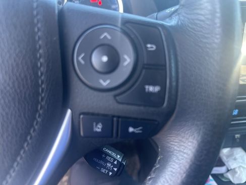 Used 2018 Toyota Corolla SE w/ SE Premium Package FWD image 15