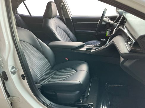 Used 2024 Toyota Camry SE image 15