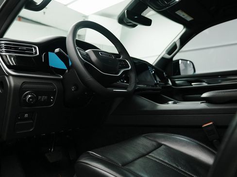 Used 2023 Jeep Wagoneer L 4WD w/ Convenience Group I image 18