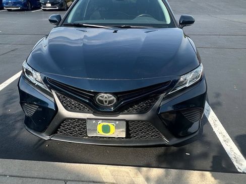 Used 2020 Toyota Camry SE w/ Convenience Package FWD image 3