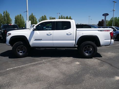 Used 2019 Toyota Tacoma TRD Off-Road AWD/4WD image 16