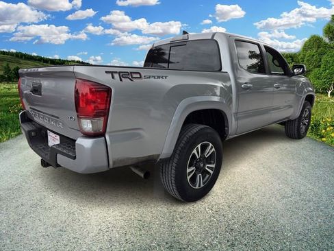 Used 2017 Toyota Tacoma TRD Sport w/ Tow Package image 7