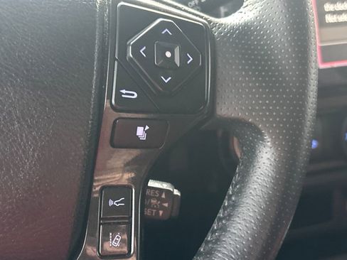 Used 2020 Toyota 4Runner TRD Off-Road Premium AWD/4WD image 20