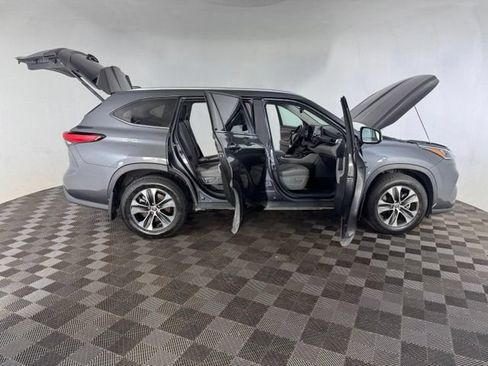 Used 2020 Toyota Highlander XLE w/ Protection Package #3 AWD/4WD image 11