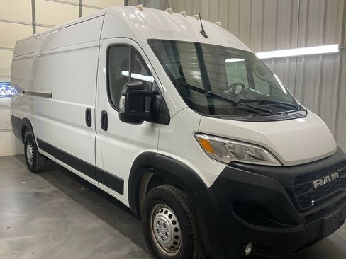 Used 2024 RAM ProMaster 3500 w/ Premium Convenience Group FWD image 2