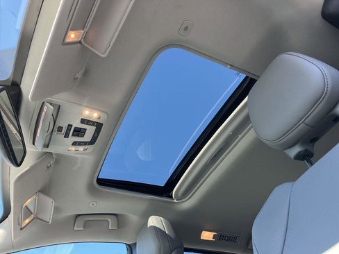 Used 2025 Toyota Sienna XLE image 19