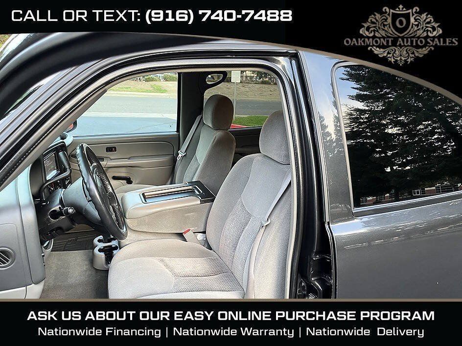 Used 2005 Chevrolet Avalanche Z71 w/ Preferred Equipment Group AWD/4WD image 19
