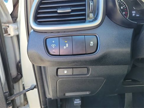 Used 2020 Kia Sorento LX image 14