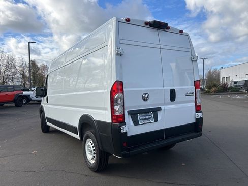 Used 2025 RAM ProMaster 2500 w/ Storage Group image 3