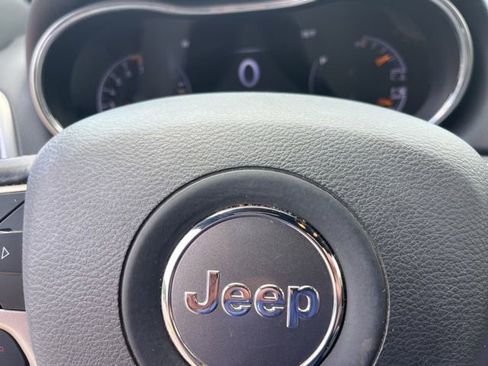 Used 2020 Jeep Grand Cherokee Laredo w/ Laredo X Package RWD image 31