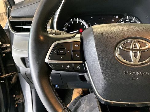 Used 2021 Toyota Highlander XLE AWD/4WD image 24