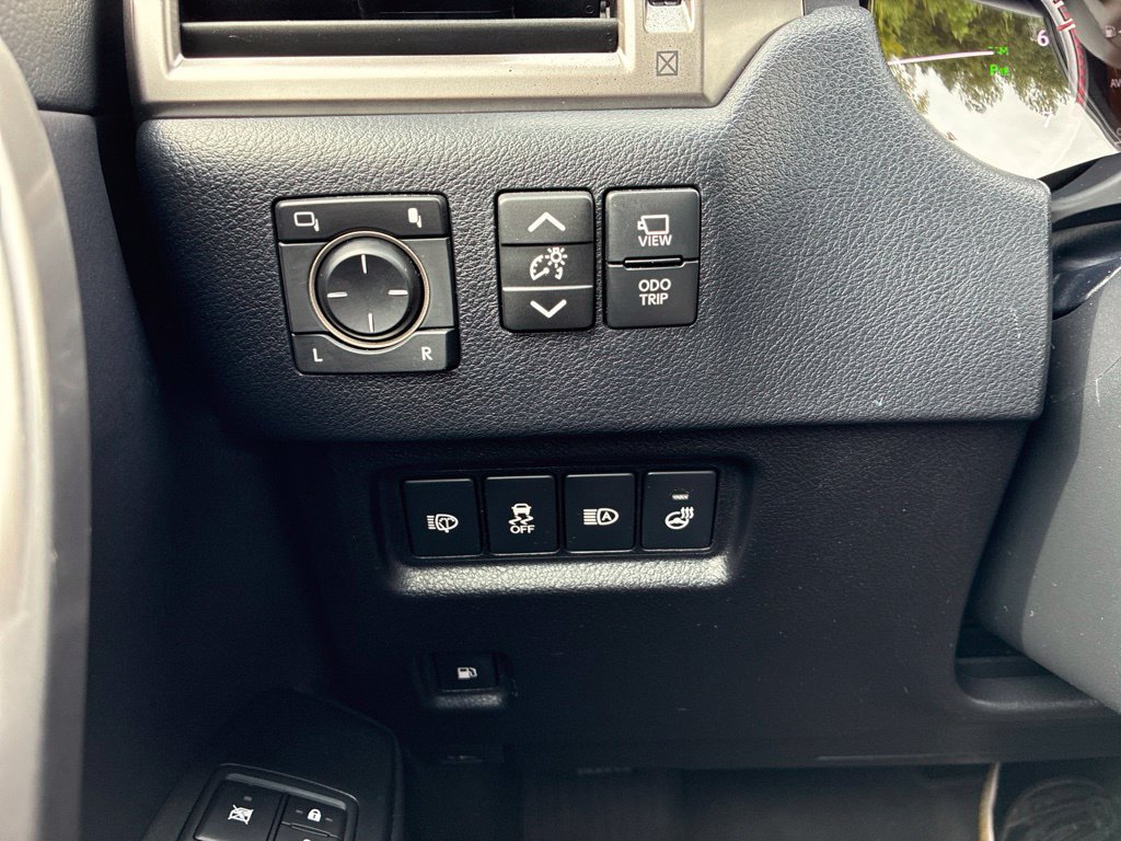 Certified 2022 Lexus GX 460 Luxury w/ Sport Design Package AWD/4WD image 33