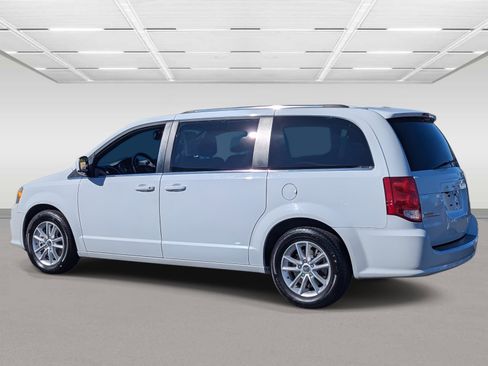 Used 2019 Dodge Grand Caravan SXT image 3