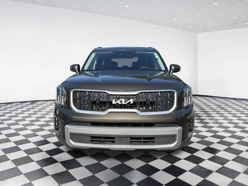 Used 2023 Kia Telluride EX w/ EX Captain's Chair Package FWD image 2