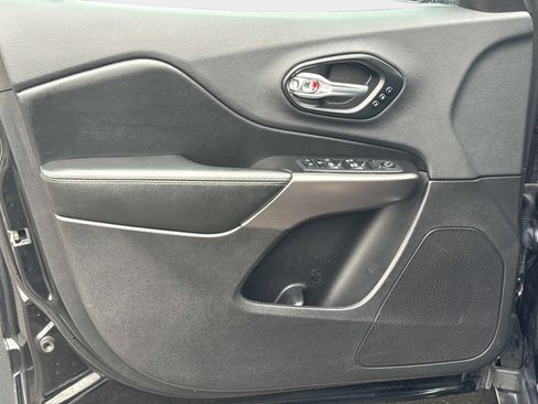 Used 2019 Jeep Cherokee Limited image 21