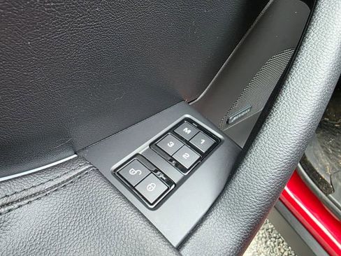 Used 2017 Jaguar F-PACE Premium image 16