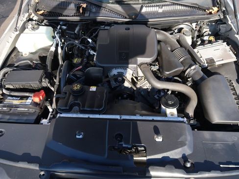 Used 2010 Lincoln Town Car Signature Limited image 11