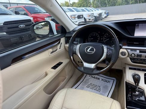 Used 2014 Lexus ES 350 w/ Luxury Package FWD image 19