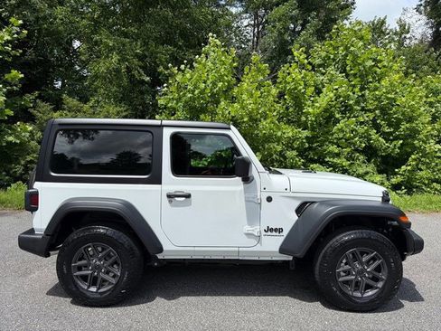 Used 2025 Jeep Wrangler Sport image 5