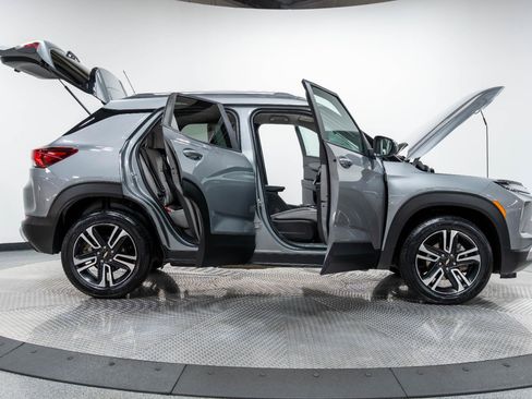 Used 2024 Chevrolet TrailBlazer LT w/ Driver Confidence Package image 10