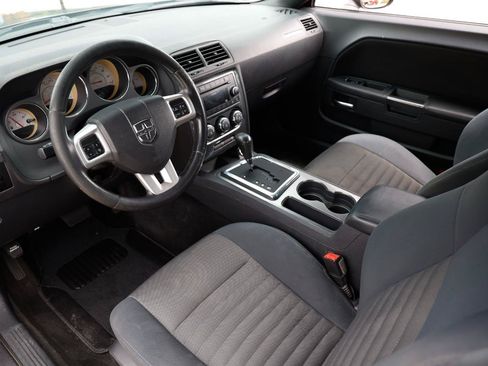 Used 2013 Dodge Challenger SXT RWD image 4
