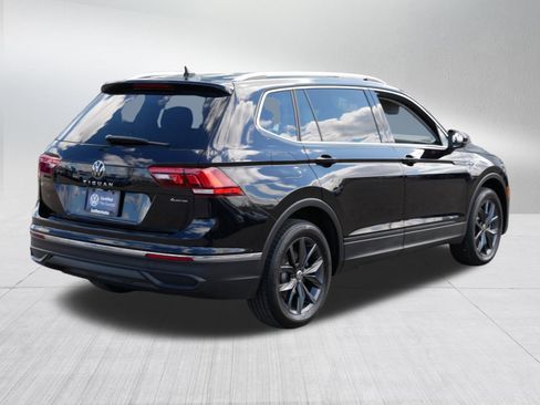 Used 2023 Volkswagen Tiguan SE w/ Panoramic Sunroof Package AWD/4WD image 7