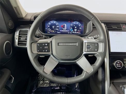 Used 2024 Land Rover Discovery S image 11
